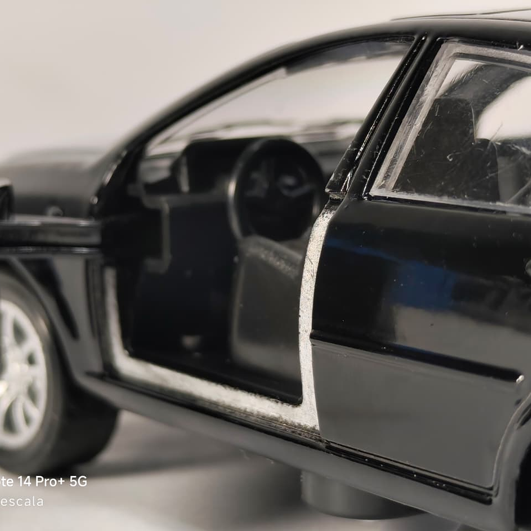 Chevrolet Optra 1/36 Chino Luces LED Negro 4