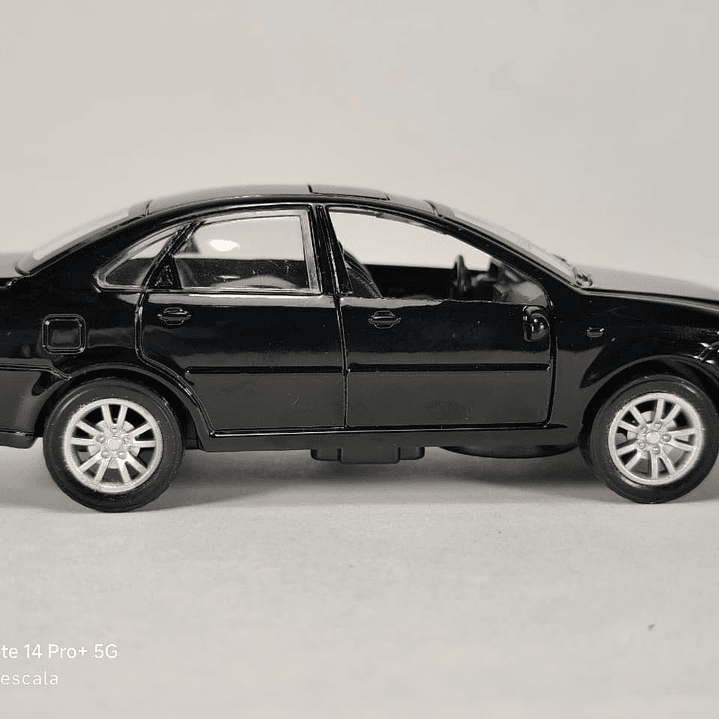 Chevrolet Optra 1/36 Chino Luces LED Negro 5