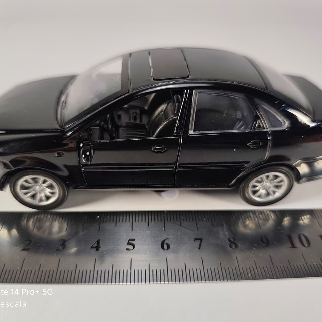 Chevrolet Optra 1/36 Chino Luces LED Negro 6