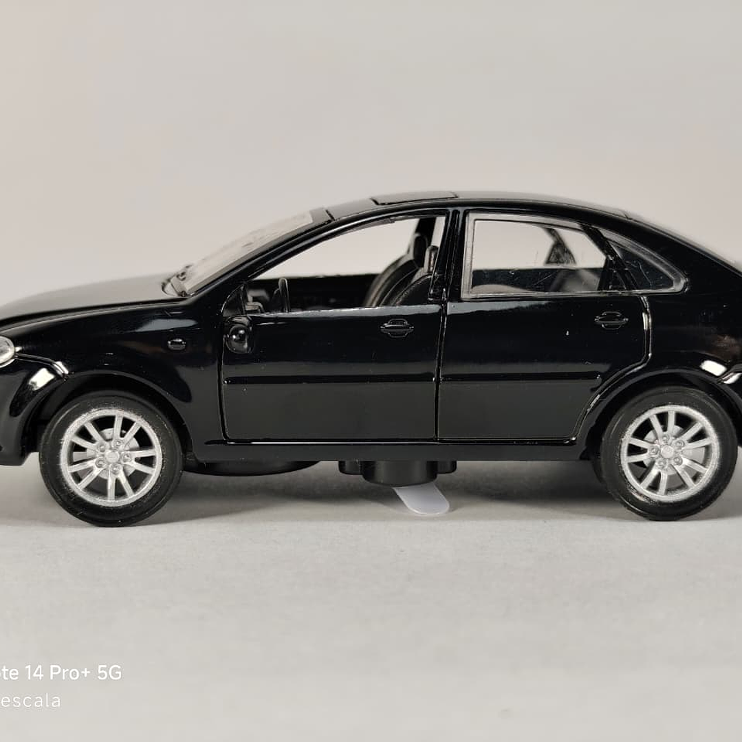 Chevrolet Optra 1/36 Chino Luces LED Negro 7
