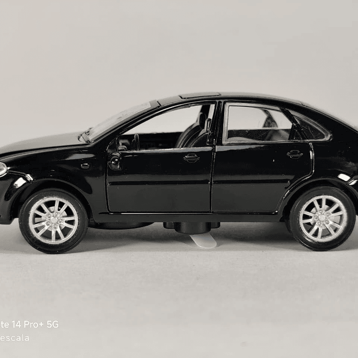 Chevrolet Optra 1/36 Chino Luces LED Negro 7
