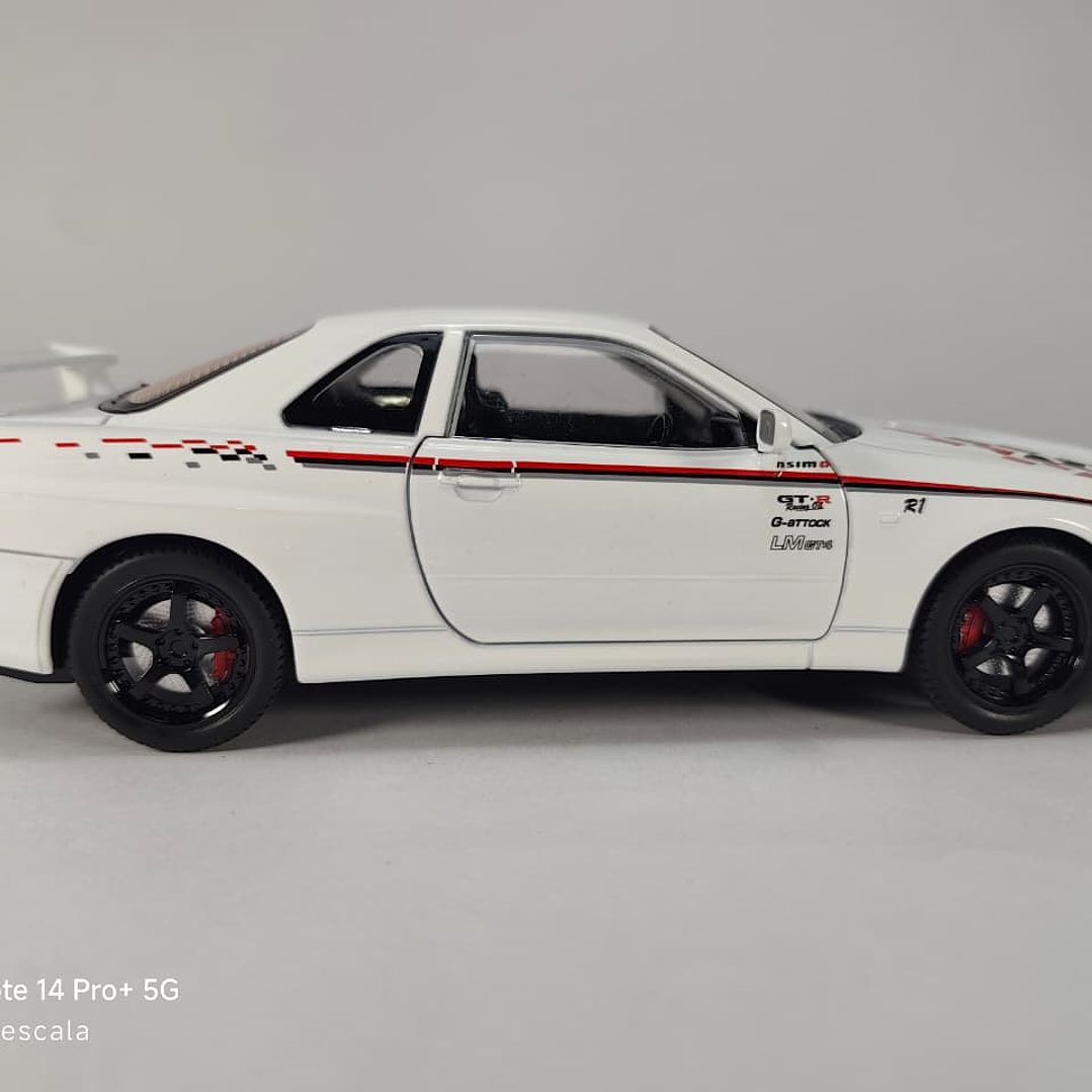 Nissan Skyline GTR  1:24 Jinlifang Blanco 2