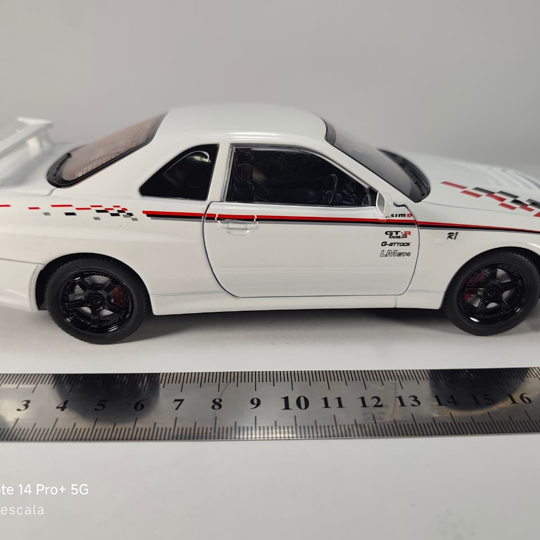 Nissan Skyline GTR  1:24 Jinlifang Blanco 4
