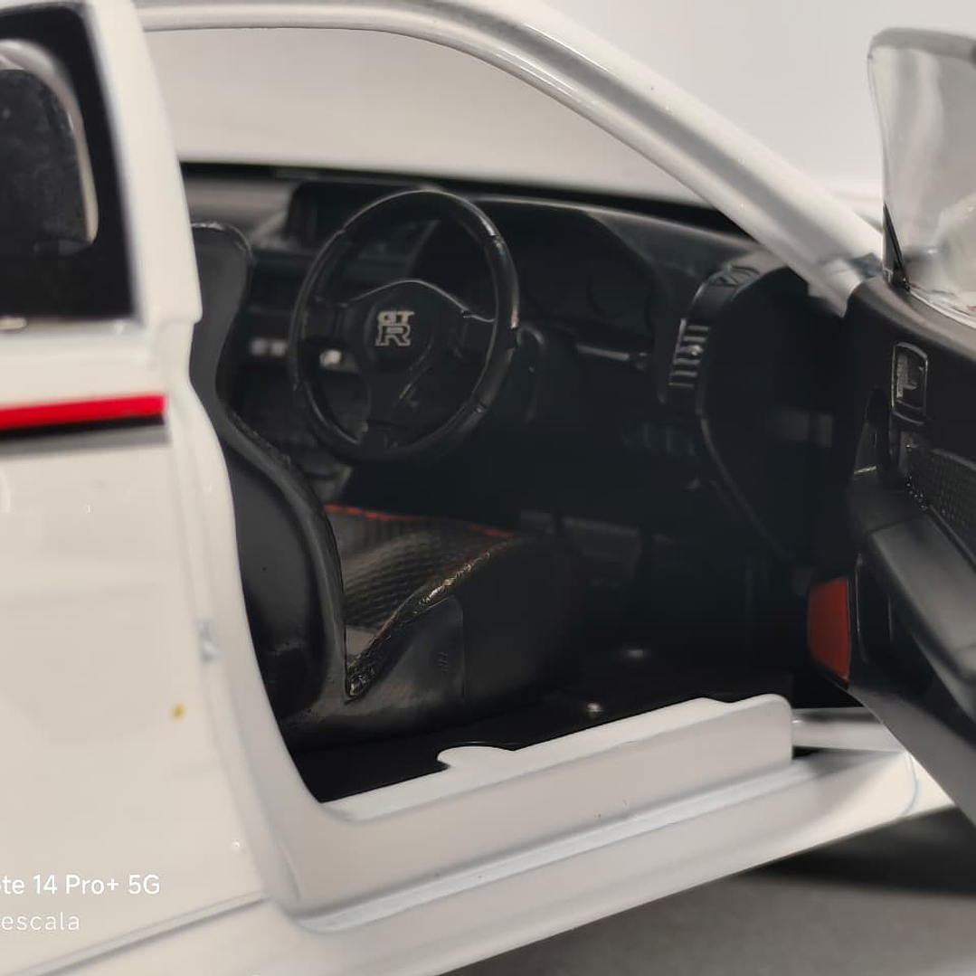 Nissan Skyline GTR  1:24 Jinlifang Blanco 5