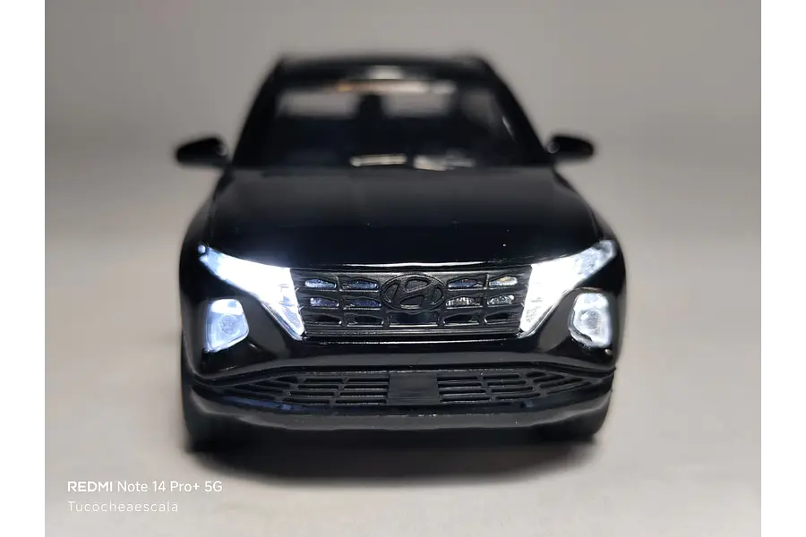 Hyundai Tucson Negro escala 1/36 Luces Led-