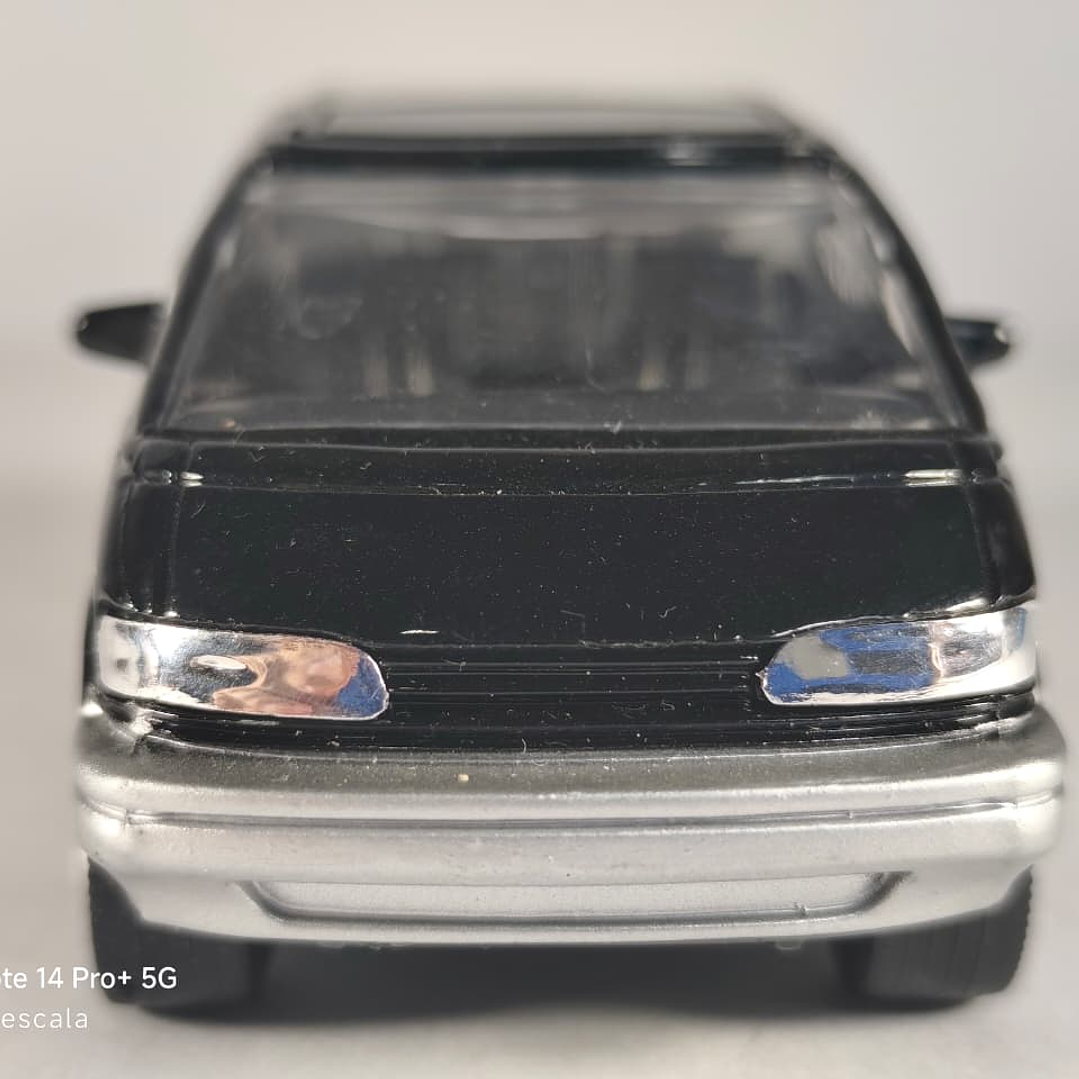 TOYOTA PREVIA Negro ESCALA 1/32 MARCA CHINA  2