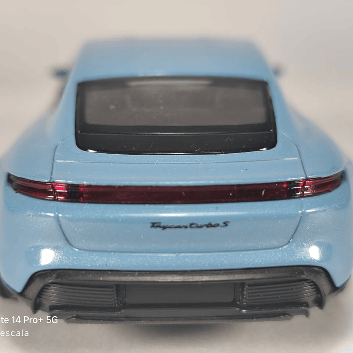 Porsche Taycan Turbo S, Welly, Escala 1-36 3