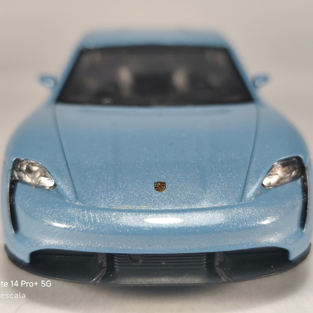 Porsche Taycan Turbo S, Welly, Escala 1-36 4