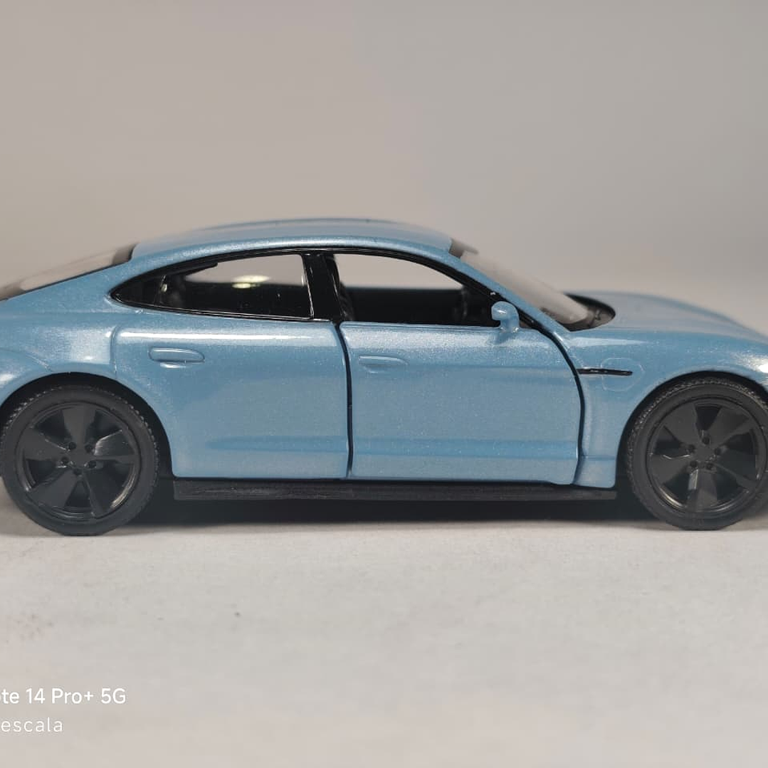 Porsche Taycan Turbo S, Welly, Escala 1-36 6
