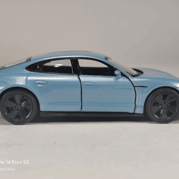 Porsche Taycan Turbo S, Welly, Escala 1-36 6