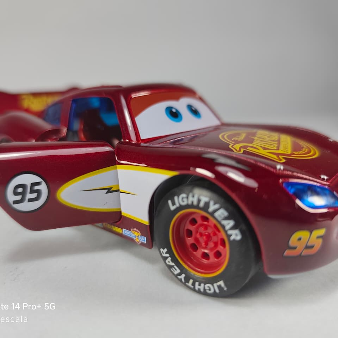 Rayo Mcqueen 1/32 Carro de juguete con luces y sonido 1