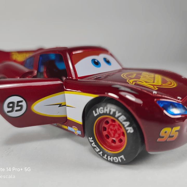 Rayo Mcqueen 1/32 Carro de juguete con luces y sonido 1