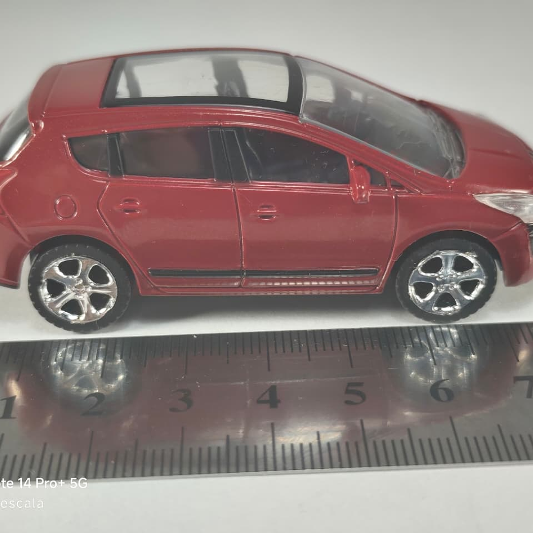 Peugeot 3008 , Escala 1/64 Marca Norev 4
