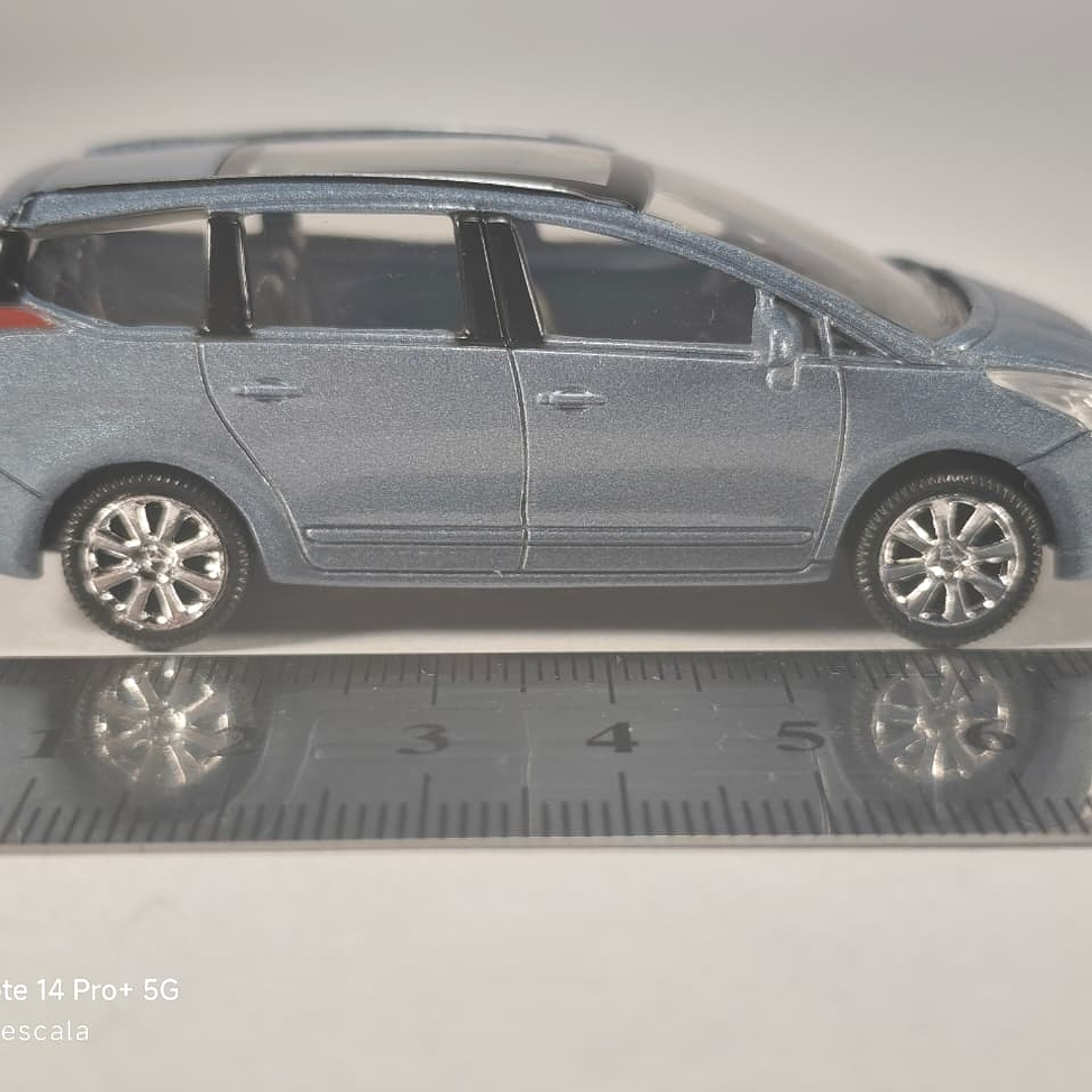Peugeot 5008 , Escala 1/64 Marca Norev 2