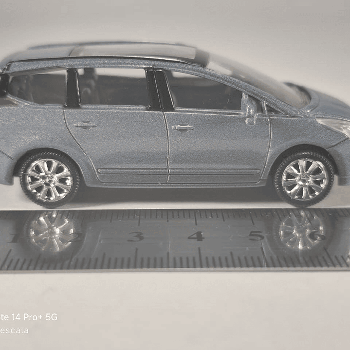 Peugeot 5008 , Escala 1/64 Marca Norev 2