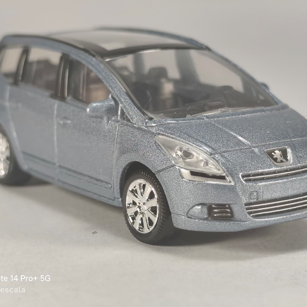 Peugeot 5008 , Escala 1/64 Marca Norev 1