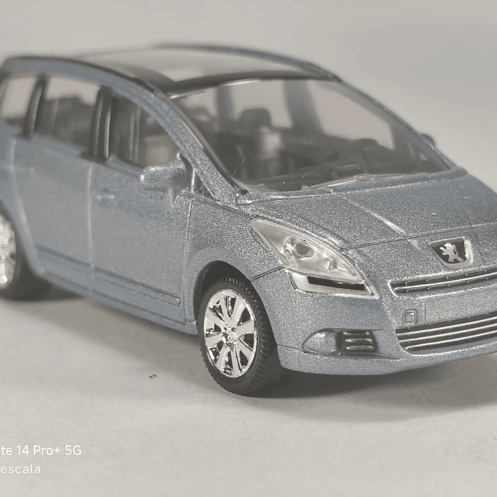 Peugeot 5008 , Escala 1/64 Marca Norev 1
