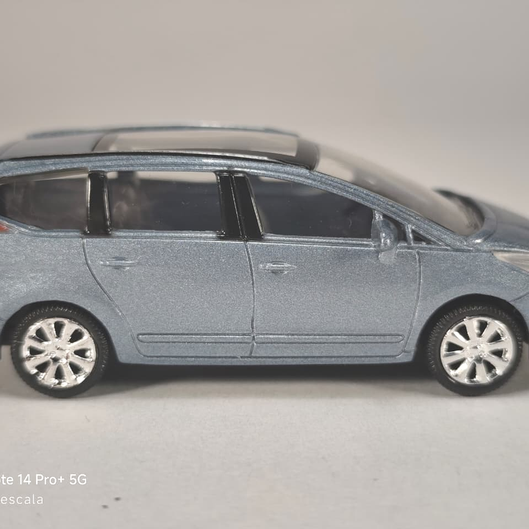 Peugeot 5008 , Escala 1/64 Marca Norev 3