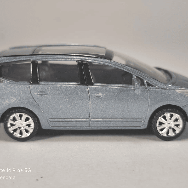 Peugeot 5008 , Escala 1/64 Marca Norev 3