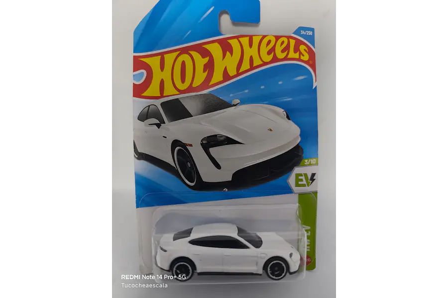 PORSCHE Taycan turbo s Hot Wheels, Escala 1-64-