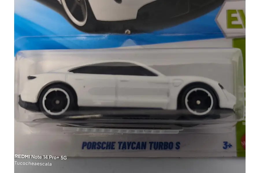 PORSCHE Taycan turbo s Hot Wheels, Escala 1-64-