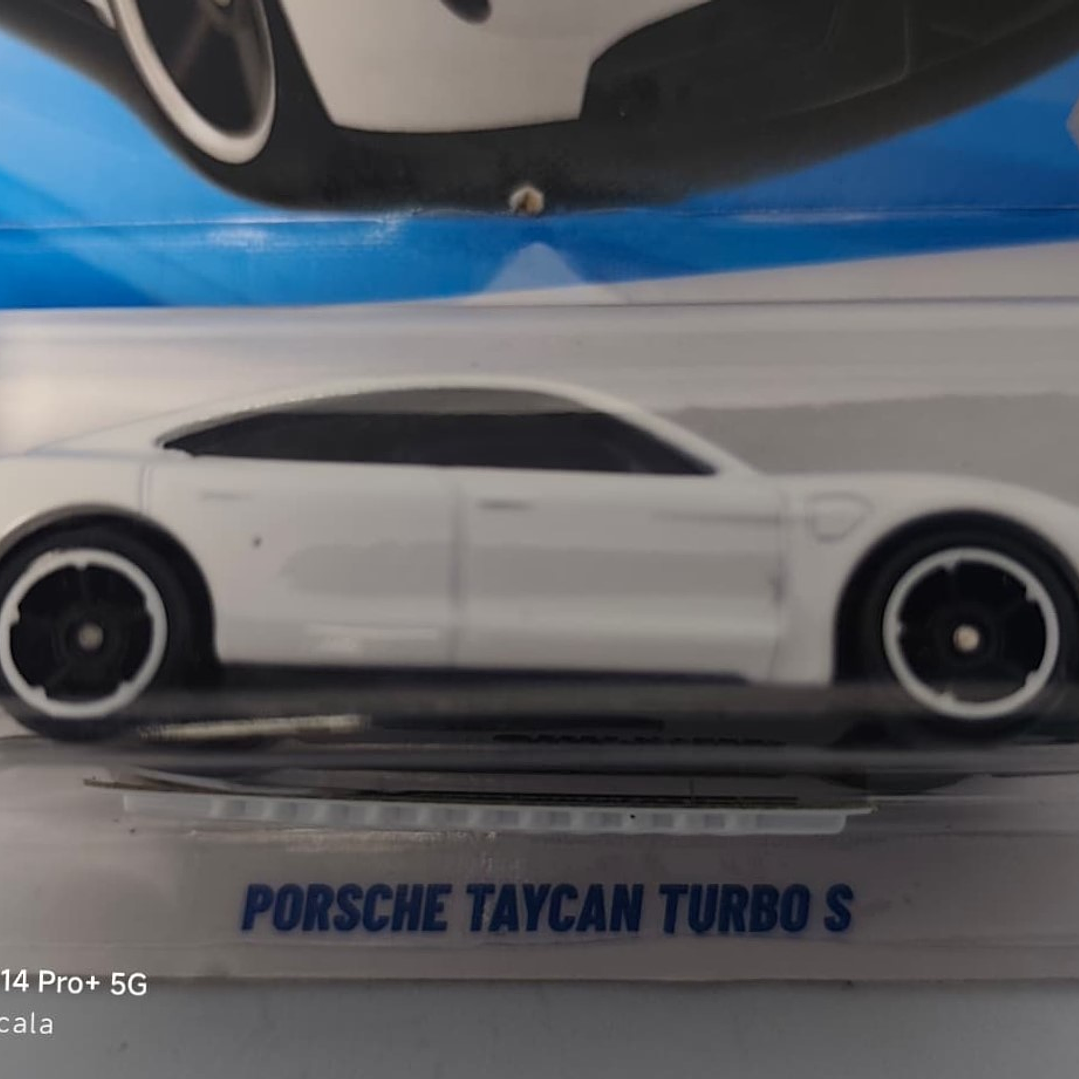PORSCHE Taycan turbo s Hot Wheels, Escala 1-64- 2