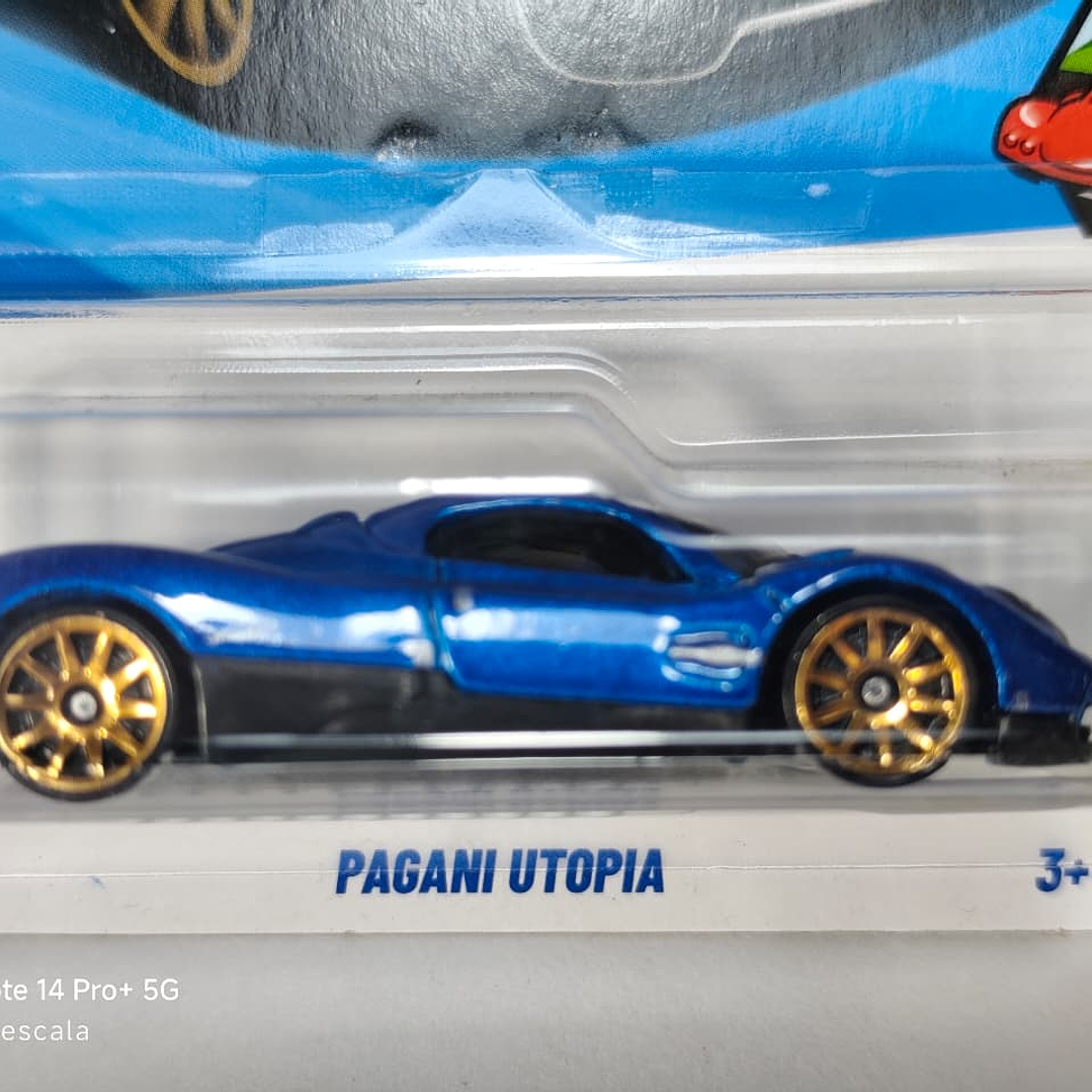 PAGANI UTOPIA Hot Wheels , escala 1/64 azul 2