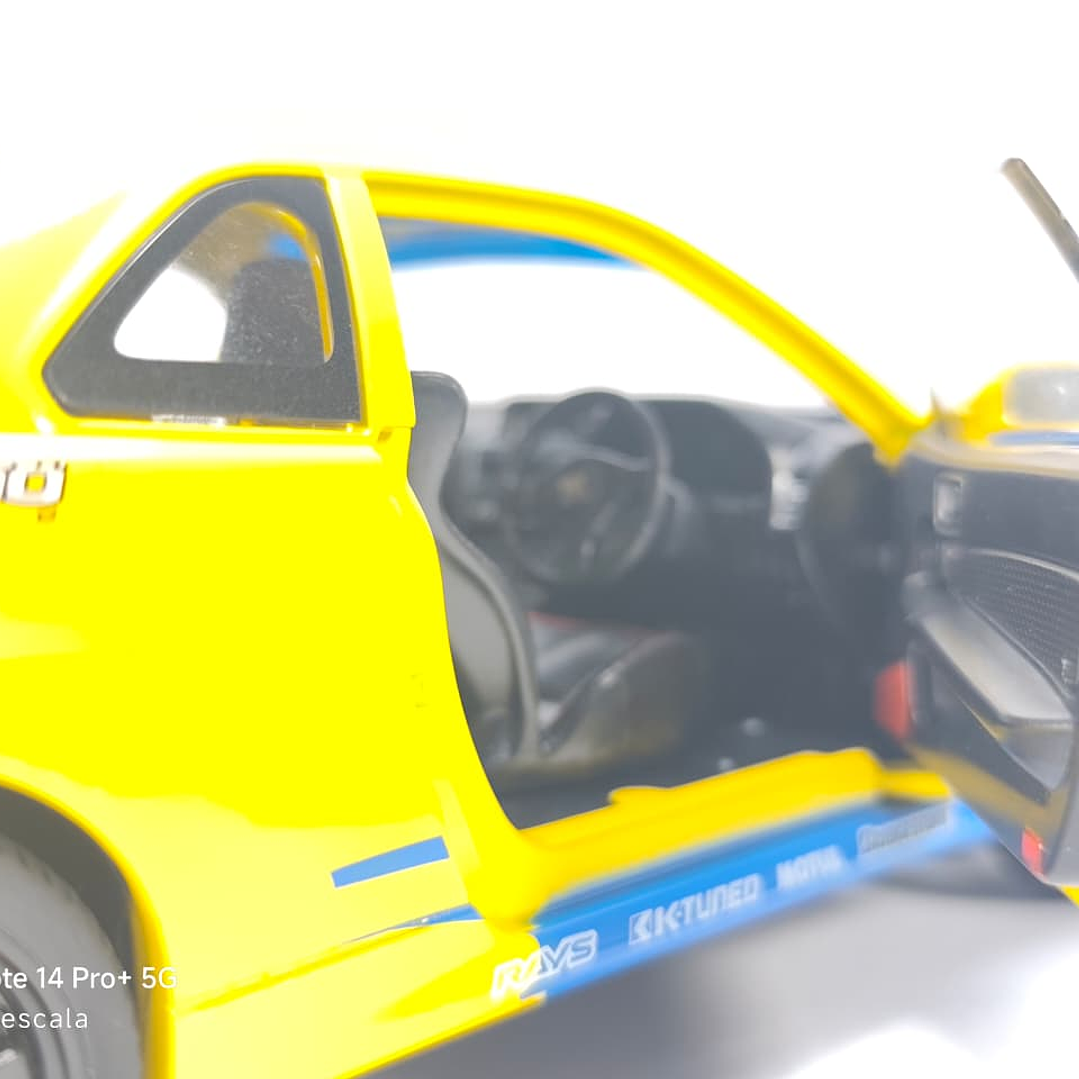 Nissan Skyline Gtr  ESCALA 1:24 MARCA JINLIFANG, AMARILLO  4