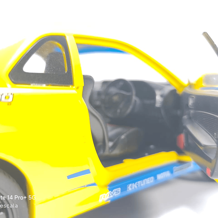 Nissan Skyline Gtr  ESCALA 1:24 MARCA JINLIFANG, AMARILLO  4