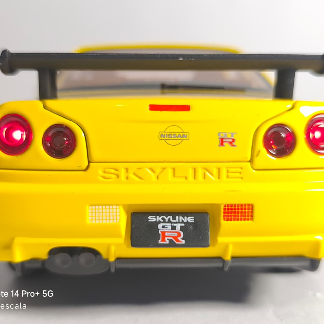 Nissan Skyline Gtr  ESCALA 1:24 MARCA JINLIFANG, AMARILLO  6