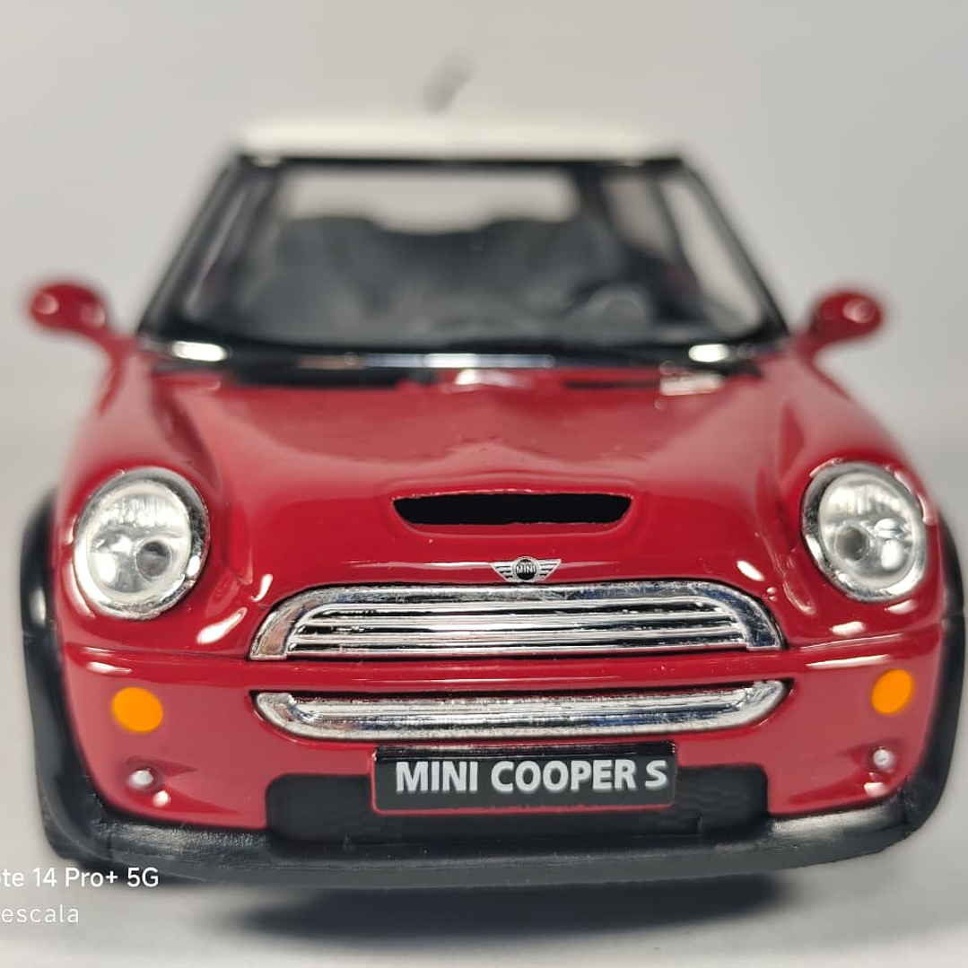 Mini Cooper S ROJO,  Escala 1/28 marca kinsmart   2