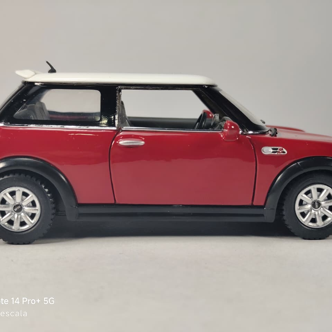 Mini Cooper S ROJO,  Escala 1/28 marca kinsmart   3