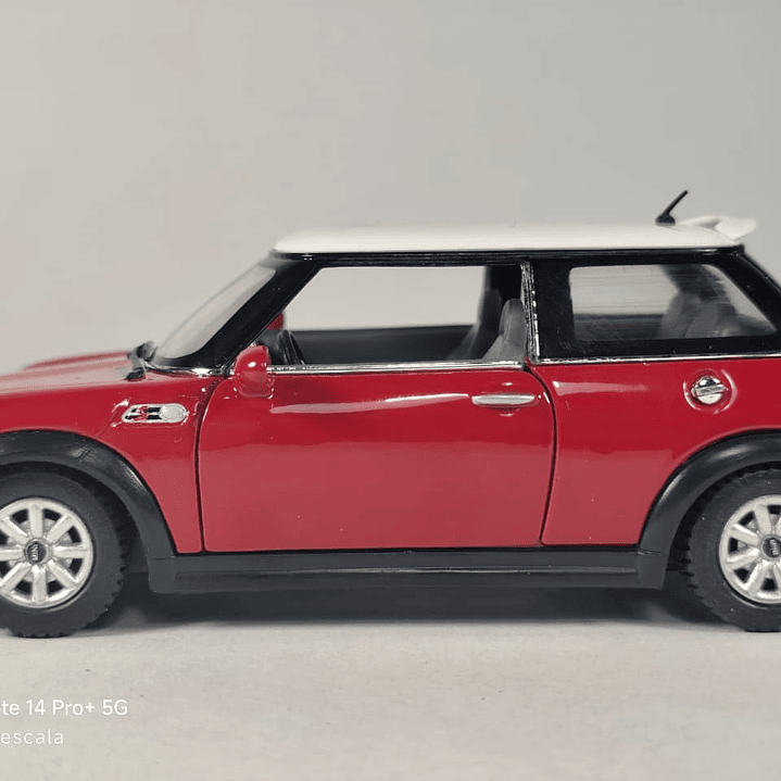 Mini Cooper S ROJO,  Escala 1/28 marca kinsmart   4