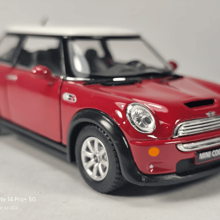Mini Cooper S ROJO,  Escala 1/28 marca kinsmart   1