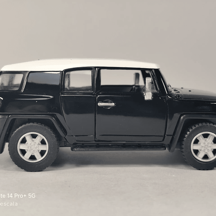 Toyota Fj Cruiser Escala 1/36 negro MARCA KINSMART  1