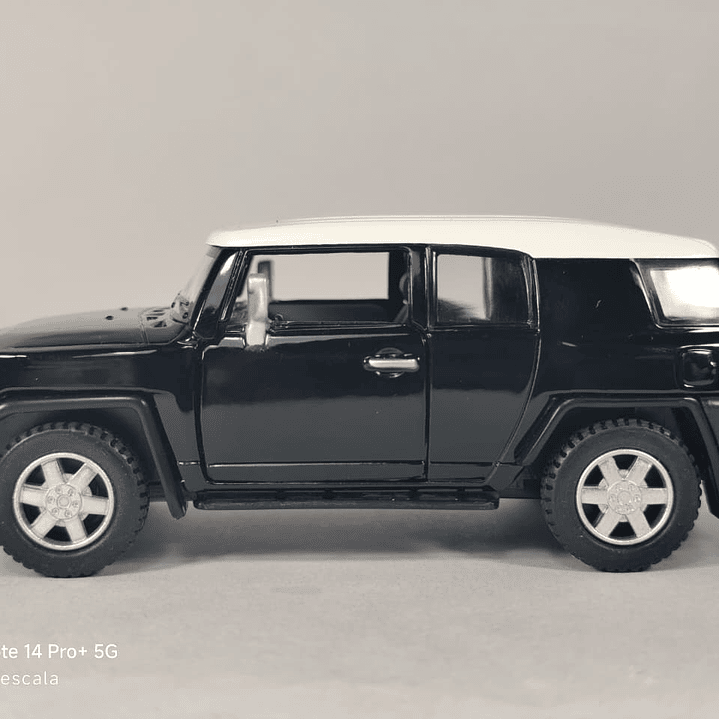 Toyota Fj Cruiser Escala 1/36 negro MARCA KINSMART  4
