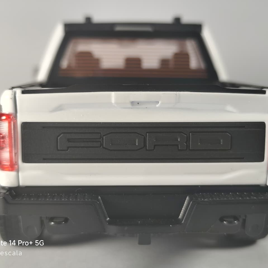 Ford F150 Raptor Blanca Marca China 1-24 luces LED 3