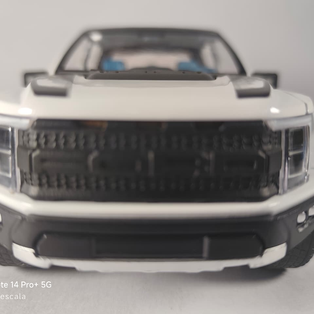 Ford F150 Raptor Blanca Marca China 1-24 luces LED 4