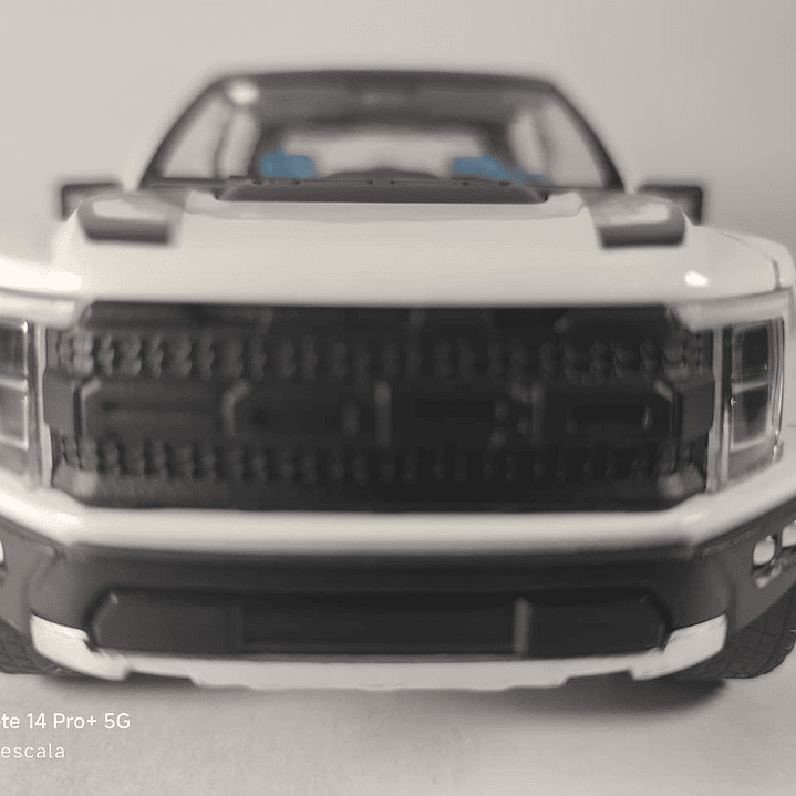 Ford F150 Raptor Blanca Marca China 1-24 luces LED 4