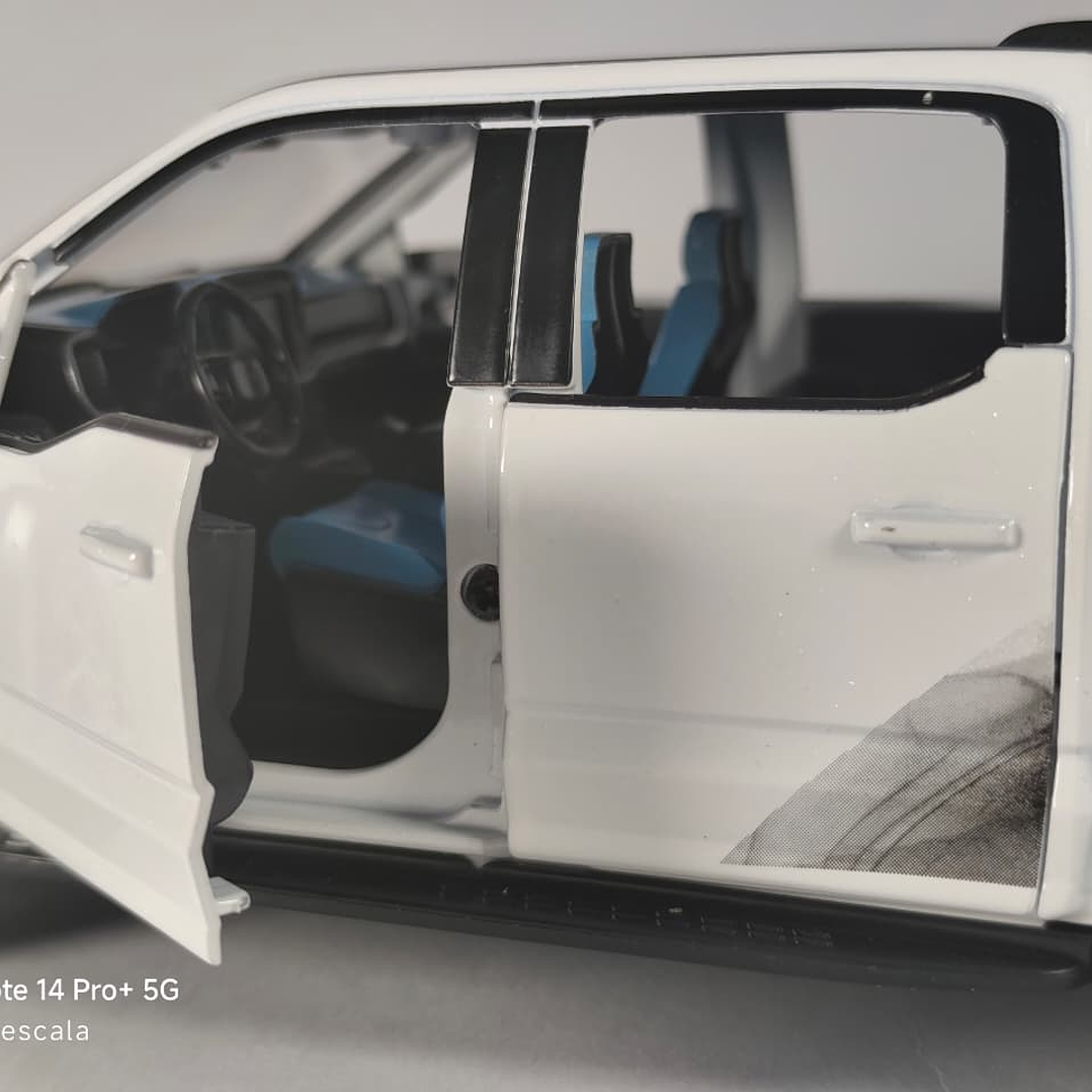 Ford F150 Raptor Blanca Marca China 1-24 luces LED 10