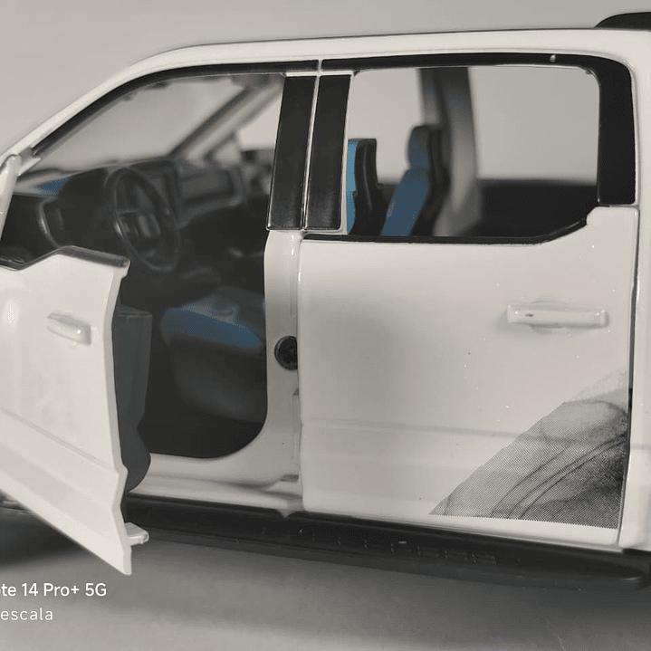 Ford F150 Raptor Blanca Marca China 1-24 luces LED 10