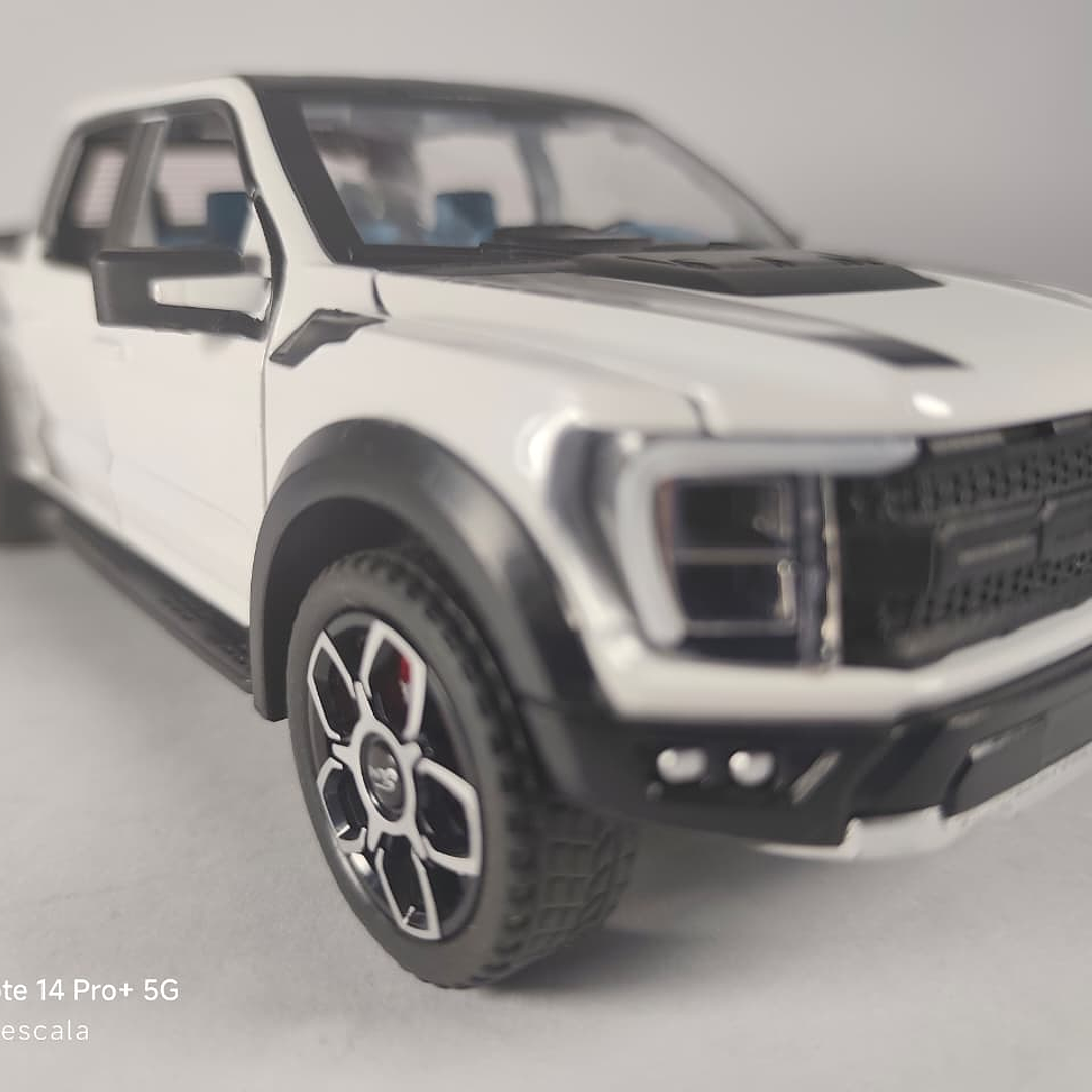 Ford F150 Raptor Blanca Marca China 1-24 luces LED 1