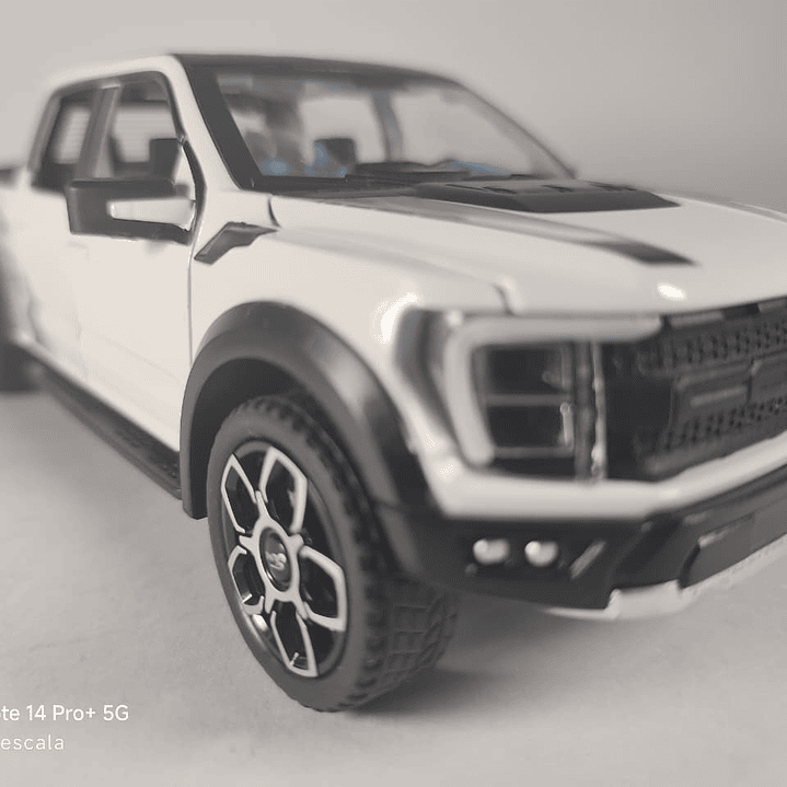 Ford F150 Raptor Blanca Marca China 1-24 luces LED 1