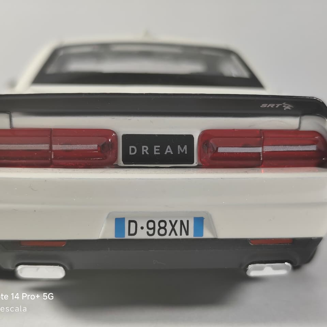 DODGE challenger  SRT Escala 1/24 Marca China LUCES LED 3