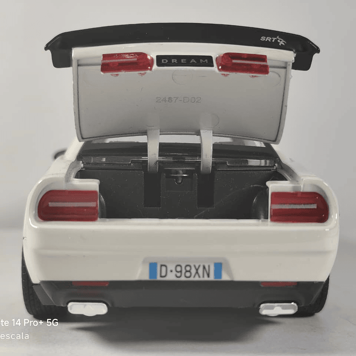 DODGE challenger  SRT Escala 1/24 Marca China LUCES LED 4