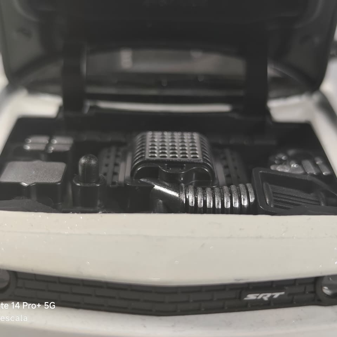 DODGE challenger  SRT Escala 1/24 Marca China LUCES LED 6