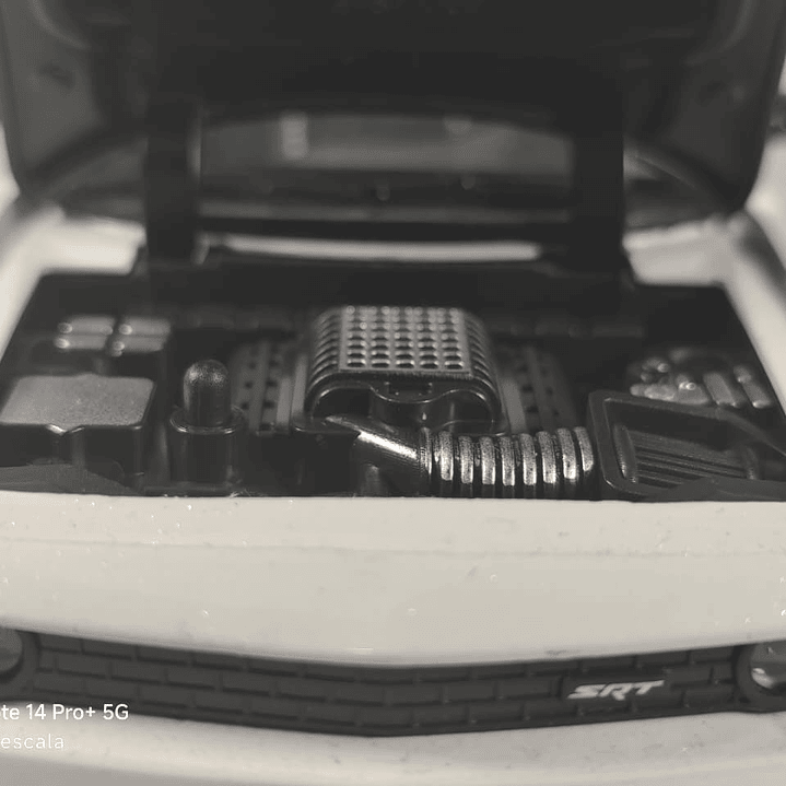 DODGE challenger  SRT Escala 1/24 Marca China LUCES LED 6