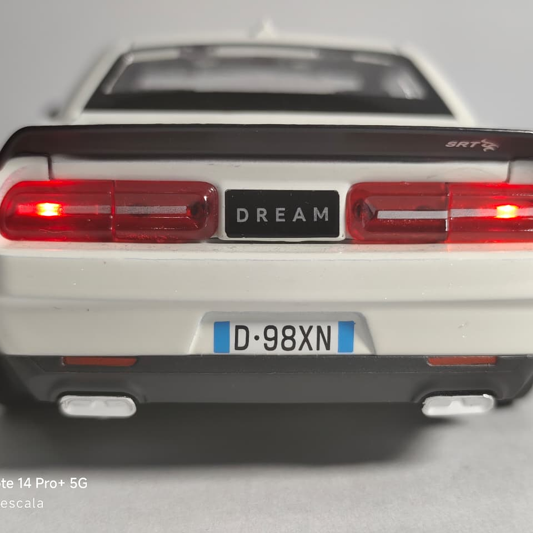 DODGE challenger  SRT Escala 1/24 Marca China LUCES LED 7