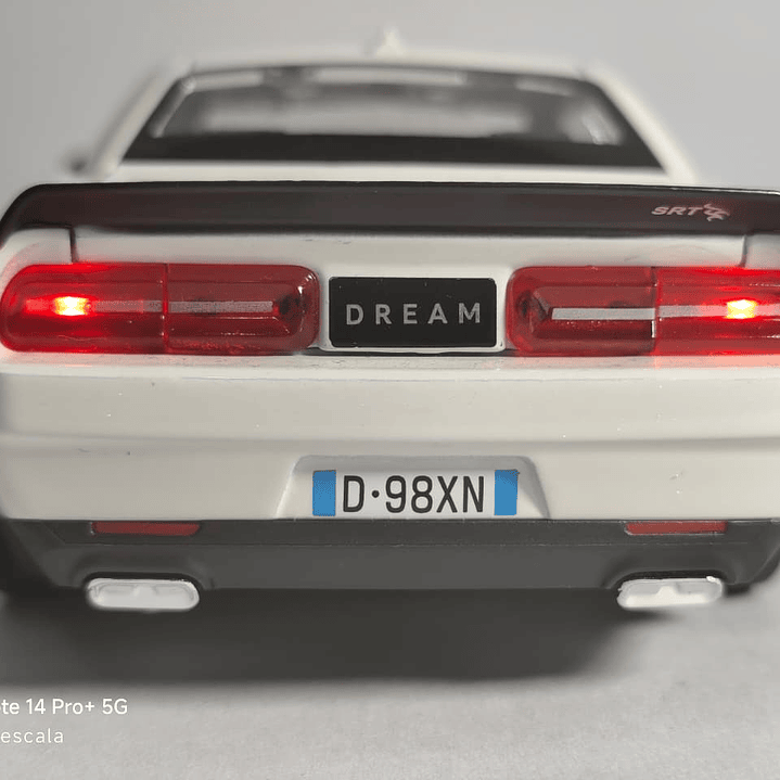 DODGE challenger  SRT Escala 1/24 Marca China LUCES LED 7