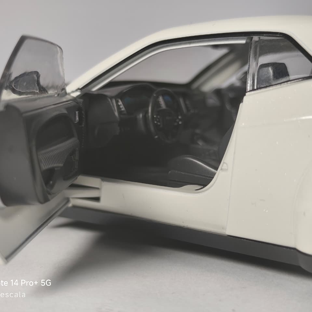 DODGE challenger  SRT Escala 1/24 Marca China LUCES LED 9